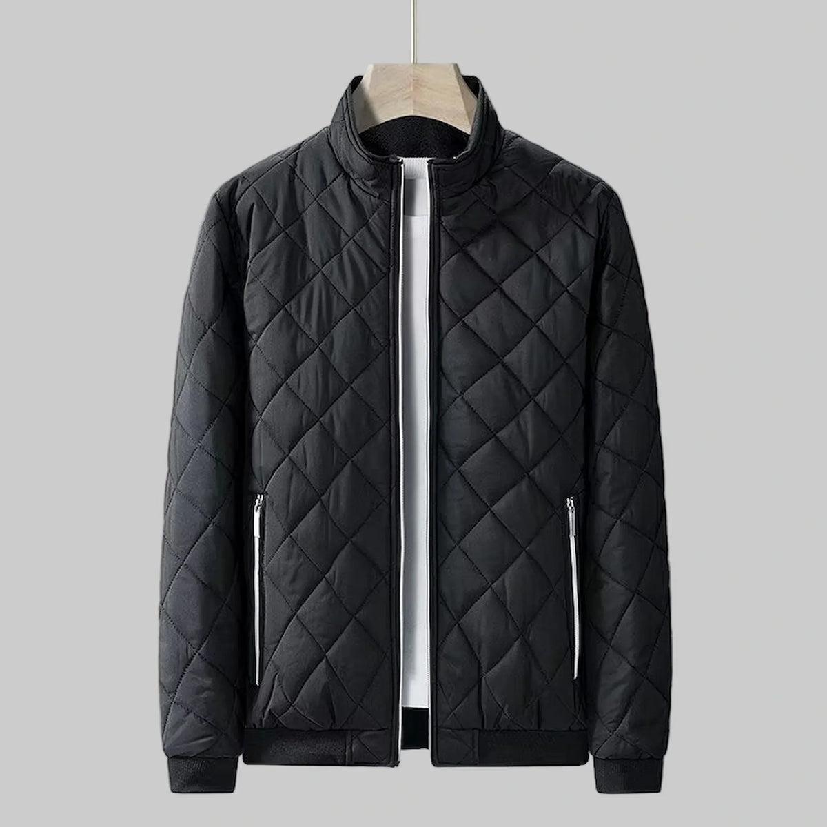 Men's diamond-quilted puffer jacket with stand collar, zip pockets and plush lining