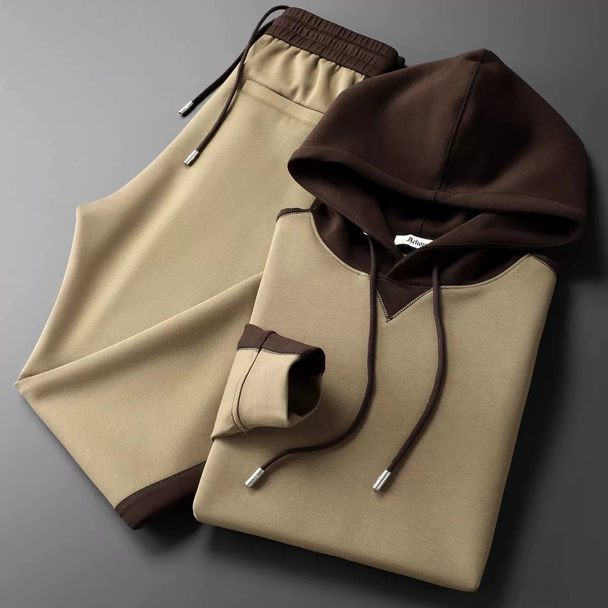 Men's two-tone hooded tracksuit with contrast hood and matching drawstring joggers - view 3