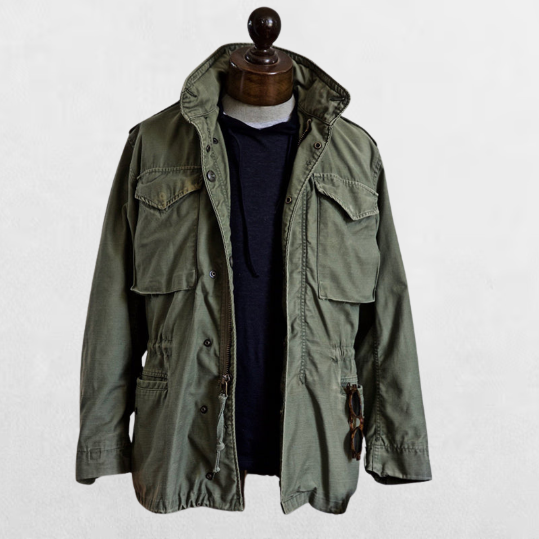 Men's military field jacket with stand collar, four flap pockets and drawstring waist