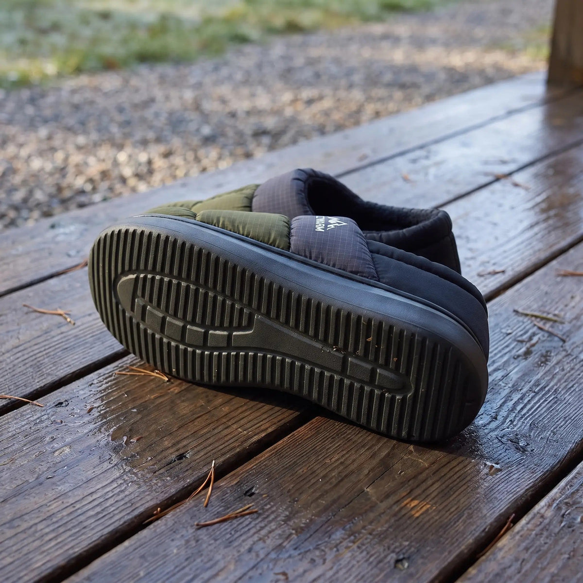 Fleece lined puffer house slippers with quilted upper, closed back and ribbed sole - view 6
